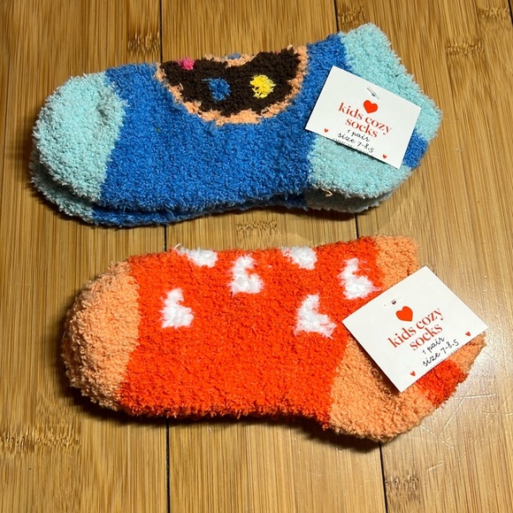 Kids Cozy Socks Other - NWT NEW 2 pairs of Girls Kids Cozy Socks size 7-8.5 Styles Sweat Treats & Hearts